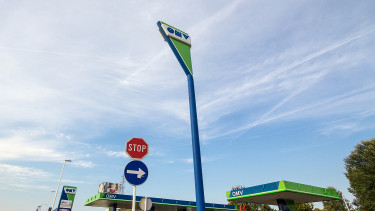 Nagy a feszültség az OMV-nél: több ezer embert elküldenek