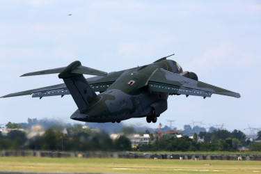 kc390