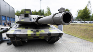Két évvel elhalasztották a várva várt szupertank gyártását - Nem sikerült berúgni a termelést