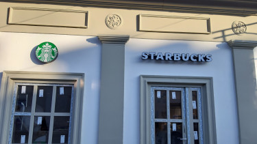 Kolosy tér starbucks