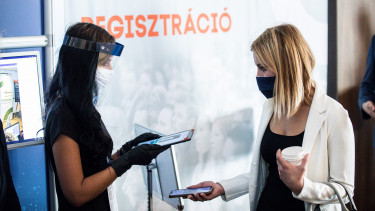 konferencia-maszk-395264