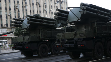 Súlyos támadás érte Oroszországot: riasztották a védelmi erőket, Moszkva is tűz alá került