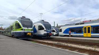 máv vonat vasút déli pályaudvar flirt motorvonat saját