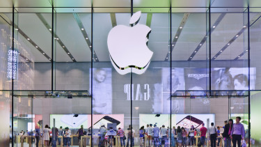 Megérkezett az új iPhone: egy téren már le is körözheti a korábbi csúcsmodelleket