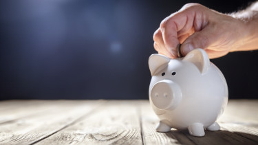 Nyugdíjasok egy csoportja a legkockázatosabb pénzügyi játszmák kellős közepén találta magát