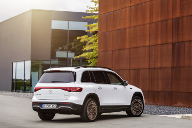 mercedes-benz eqb hátsó negyed