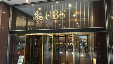 A svájciak kétharmada aggódik amiatt, hogy másik országba költözhet a legnagyobb bankjuk