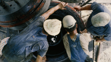 Egyetlen köldökzsinór tartja életben Moszkvát, és ez súlyos függőségbe taszíthatja Oroszországot