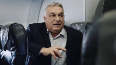 Megszólalt Orbán Viktor a repülőgépen: elárulta, mi az a négy dolog, amiről most tárgyal