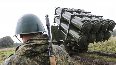 Monumentális támadássorozatba fogott Oroszország – Riadót fújtak a NATO területén