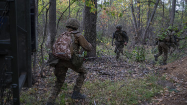 Megszólalt a béketerv létezéséről Zelenszkij, dúl a pokol a kulcsfontosságú erődvárosban - Híreink az orosz-ukrán frontról  kedden 