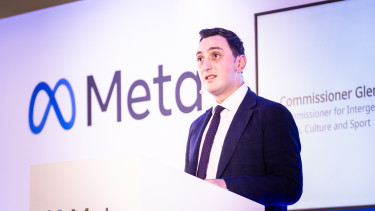 Új év, új szabályozás – újabb területen fújt visszavonulót a Facebook