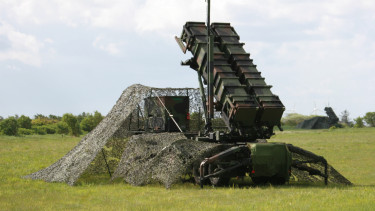 Háborúra készülnek a nyugat-európai országban: edzenek a NATO és Oroszország közötti összecsapásra