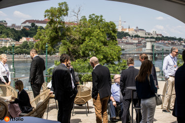 Portfolio Konferencia résztvevői a Mariott Budapest Hotel teraszán 2021-ben