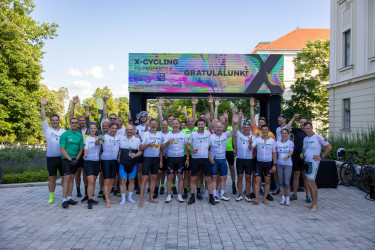 Portfolio Property X - megérkeztek a biciklisek, forrás: Portfolio/Gombkötő Emma