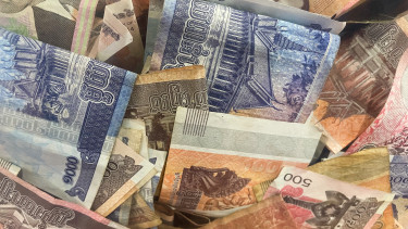 Történelmi mélyponton Ázsia idei leggyengébb devizája