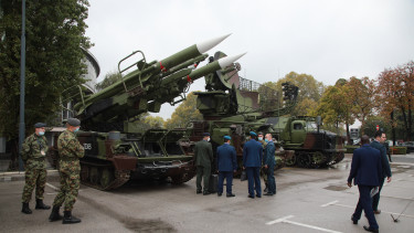 Beadta a derekát Putyin régi szövetségese: itt a fordulat - Rengeteg fegyverhez juthat hozzá Ukrajna