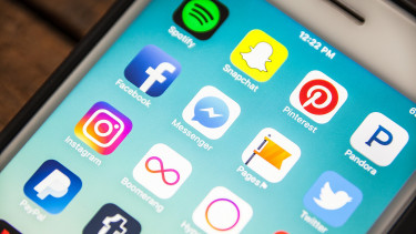 Tiltással fenyegeti a Facebookot a magyar hatóság