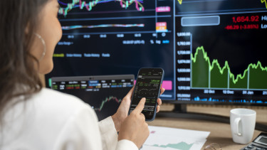 Ez a három részvény a profik legnagyobb kedvence 2026-ra!