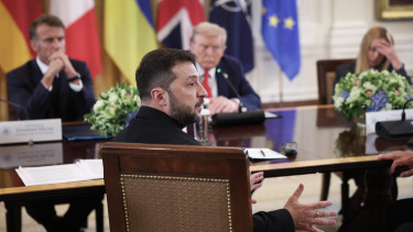 Döntött Donald Trump Ukrajna jövőjéről – Pezsgőt bonthat a Kreml, elengedi Zelenszkij kezét Amerika erős embere?