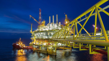 Beütöttek az olajszankciók Moszkvának, kilukadt a költségvetés, beszakadt az Urals ára