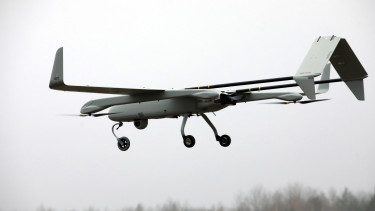 Elképesztően látványos videókon a támadás: drónok csaptak le az üzemre, 970 kilométer mélyen Oroszország belsejében