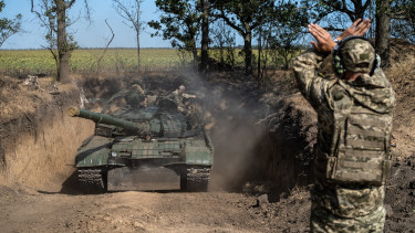 Putyin csapdába csalhatja Trumpot, amerikai Lancer bombázók érkeztek az orosz határ mellé – Ukrajnai háborús híreink szerdán 