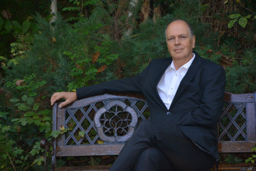 Urge Laszlo fekvo kep