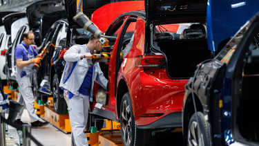 Csúnyán megéghetnek az európai gyártók, ha ez így megy tovább – Itt vannak a friss számok